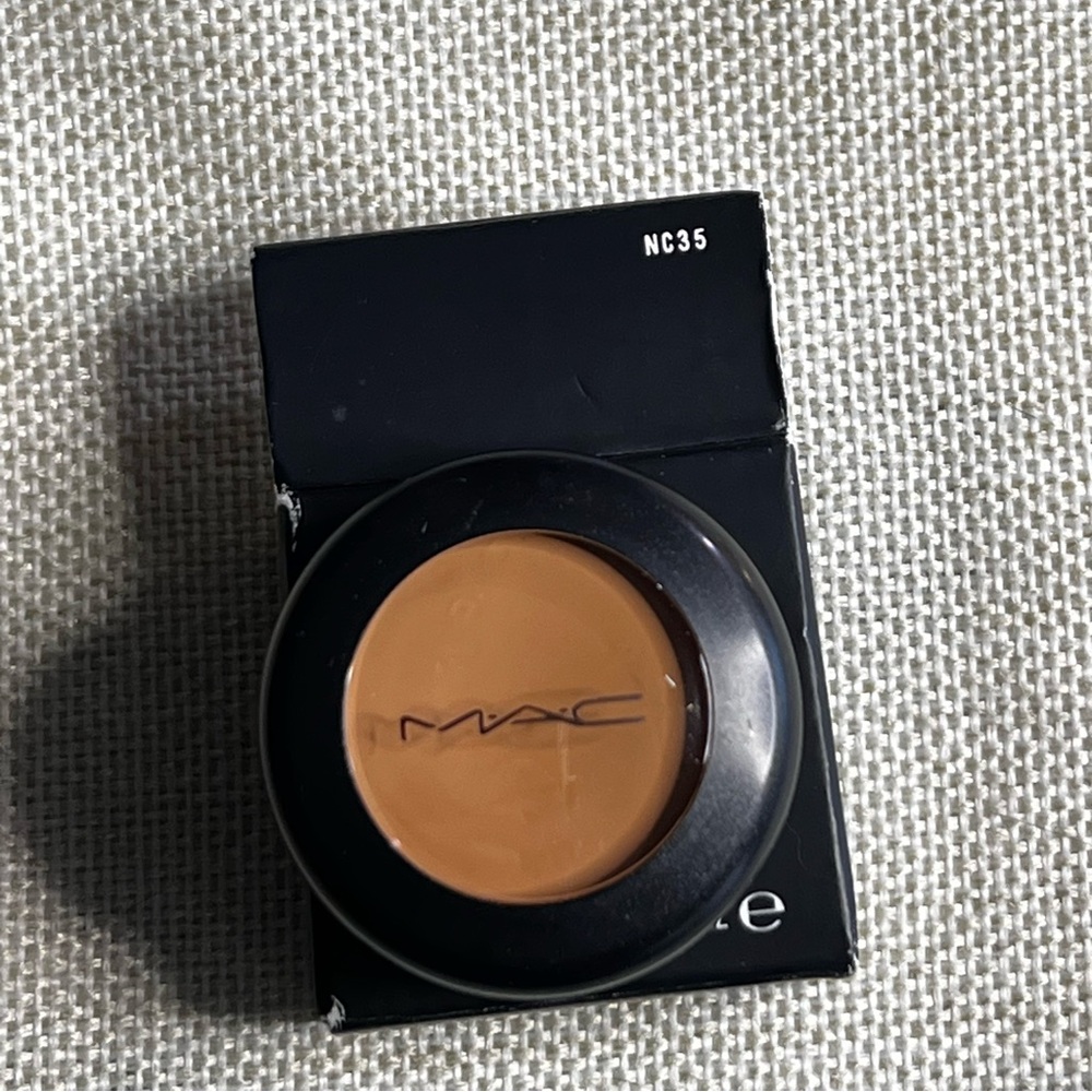 MAC Studio Fix Concealer NC35